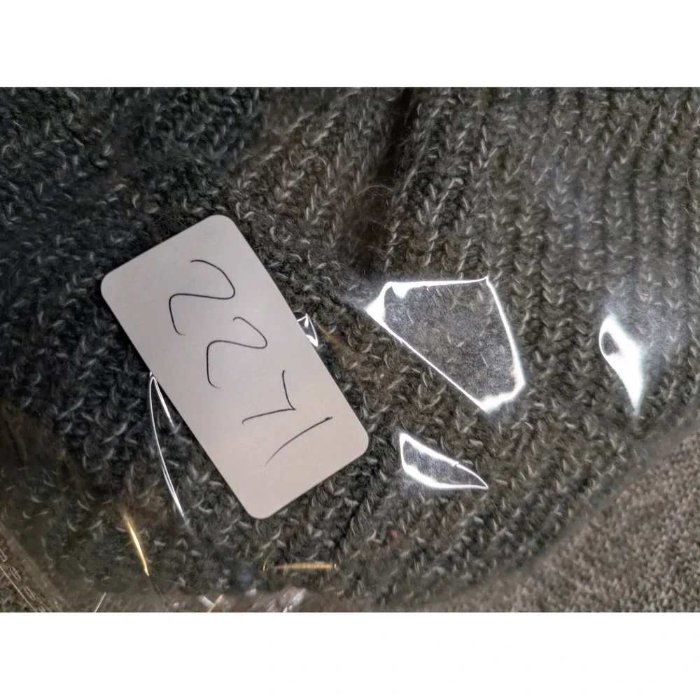 The North Face Unisex Adult Knit Beanie Hat Gray Winter Hiking Outdoors Logo